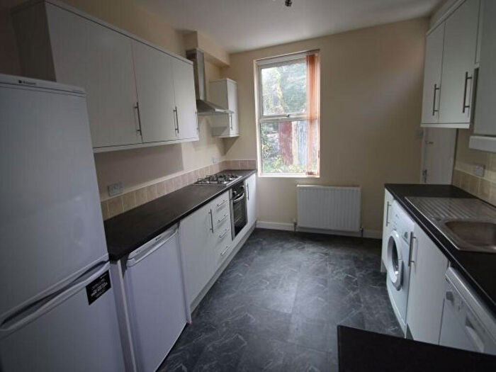 5 Bedroom House To Rent In Cardigan Road, Leeds, LS6