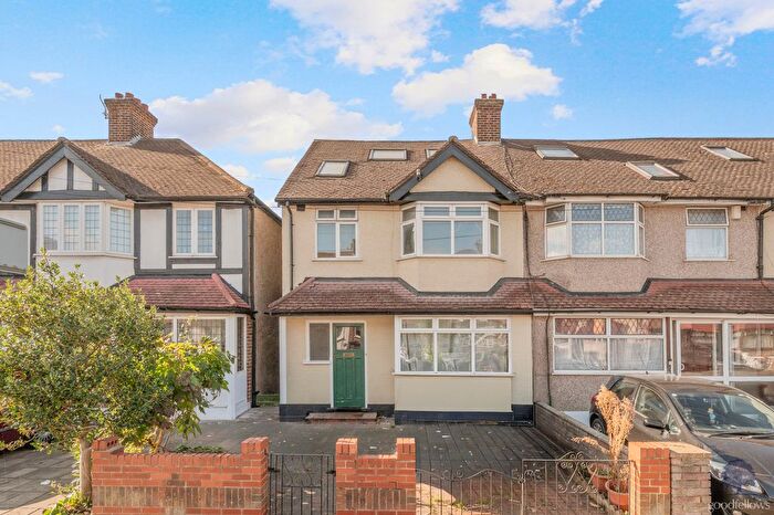 5 Bedroom Detached House To Rent In Greenwood Road, Mitcham, Surrey, CR4
