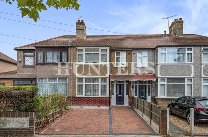 3 Bedroom Terraced House To Rent In Upper Rainham Road, Hornchurch, RM12