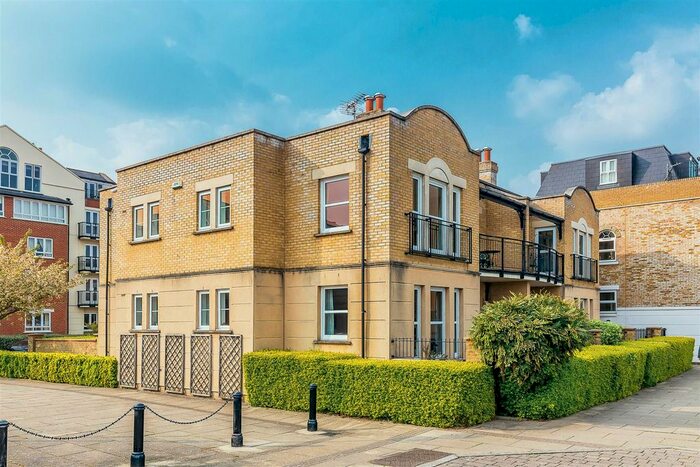 2 Bedroom Flat To Rent In Corney Reach Way, Chiswick, W4