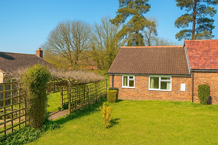 2 Bedroom Bungalow To Rent In Midhurst, GU29