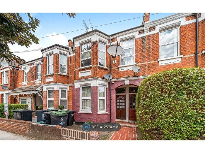 4 Bedroom Maisonette To Rent In Lyndhurst Road, London, N22