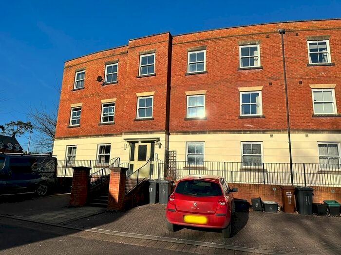 2 Bedroom Flat To Rent In Fairby Close, Tiverton, EX16