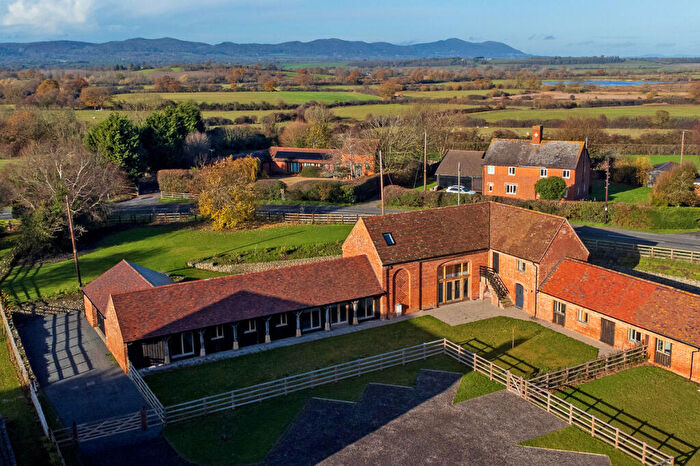 5 Bedroom Barn Conversion To Rent In Long Green, Gloucester, GL19