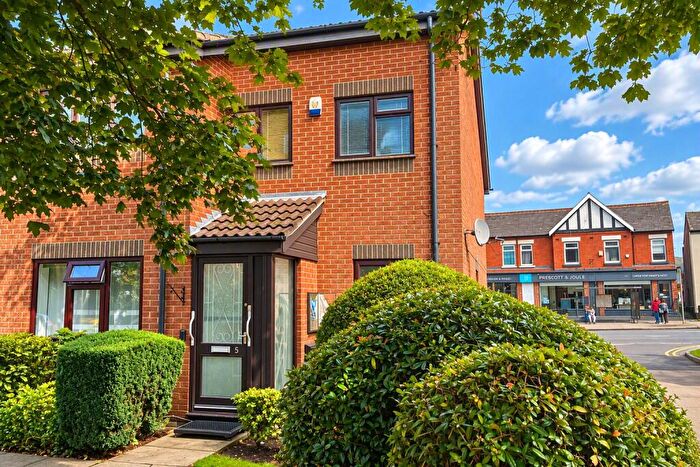 2 Bedroom Flat For Sale In Buxton Road, Stockport, Greater Manchester, SK2