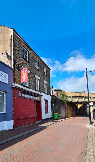 2 Bedroom Flat To Rent In High Street, Rochester, ME1