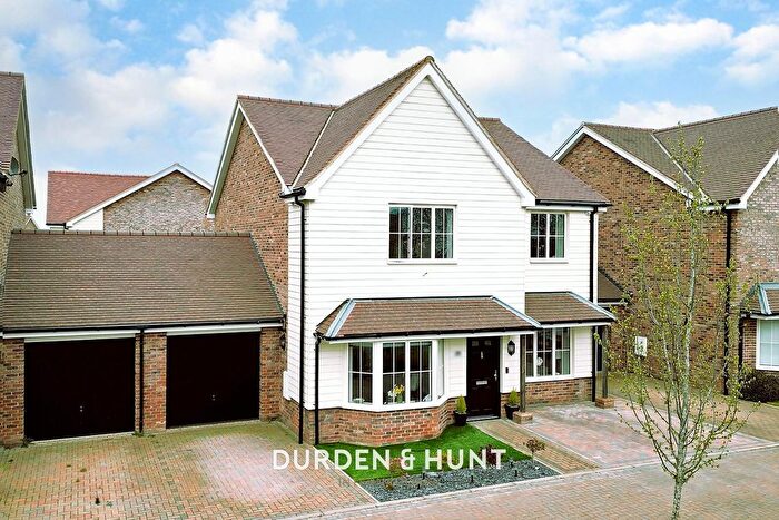 4 Bedroom Link Detached House For Sale In Little Ridings Lane, Ingatestone, CM4