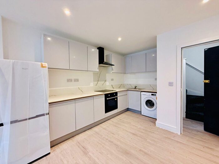 3 Bedroom Flat To Rent In Queensway, Enfiled, EN3