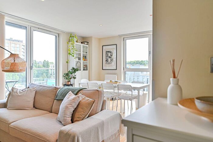 2 Bedroom Flat To Rent In Merryweather Place, Greenwich, London, SE10