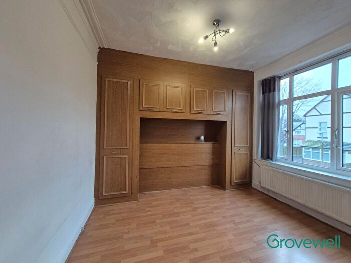 4 Bedroom Semi-Detached House To Rent In Grassfield Avenue, Salford, M7