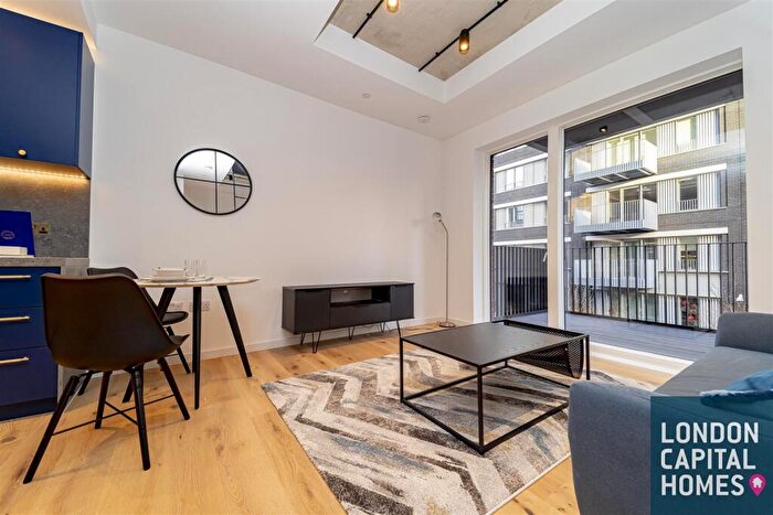 Apartment To Rent In Dulke House, Goodluck Hope Walk, London, E14