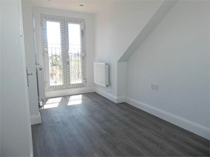 2 Bedroom Flat To Rent In Balfour Road, London, SE25
