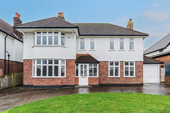 4 Bedroom Detached House For Sale In Upperton Road, Sidcup, DA14