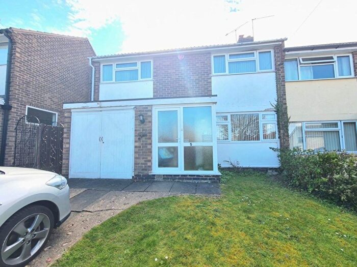3 Bedroom Semi-Detached House To Rent In Barnet Close, Oadby, Leicester, LE2