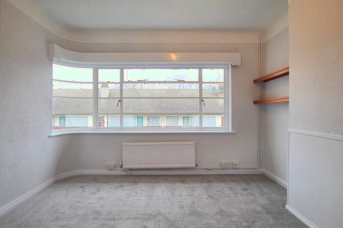 2 Bedroom Flat To Rent In Glenhill Close, (), Finchley, N3