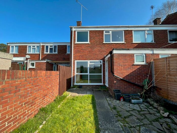 3 Bedroom End Of Terrace House To Rent In Pinewood Park, Farnborough, GU14