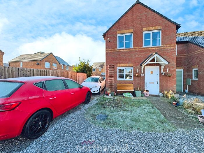 3 Bedroom Semi Detached House For Sale In Thorncliffe Drive, Doncaster, Doncaster, DN7
