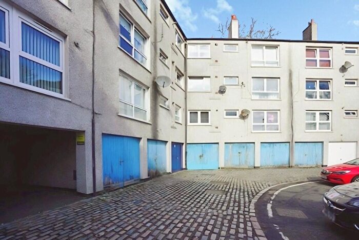 2 Bedroom Flat To Rent In Mossgiel Road, G67