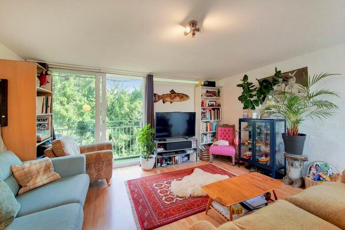 3 Bedroom Maisonette To Rent In Grangedale Close, Northwood HA6