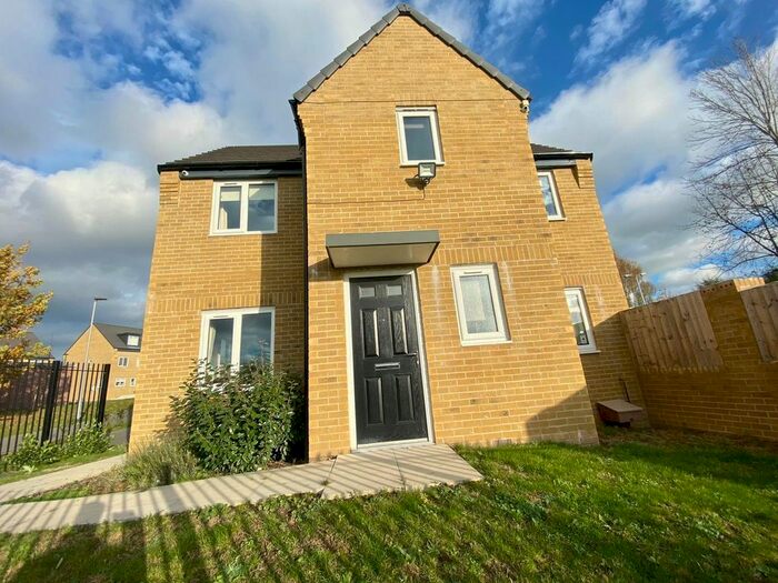 3 Bedroom Property To Rent In Highland Court, Leeds LS15