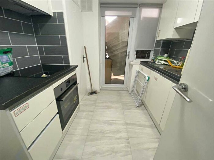 3 Bedroom Flat To Rent In Thurlby Close, Harrow, Harrow, HA1