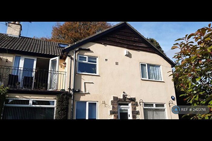 2 Bedroom Flat To Rent In Elmete Court, Leeds, LS8