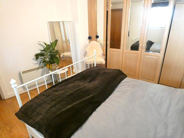 2 Bedroom Apartment To Rent In Pierhead Lock, Manchester Road, London, E14