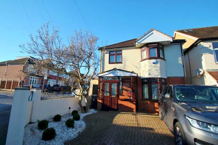 4 Bedroom Detached House To Rent In Arlington Road, Woodford Green, IG8