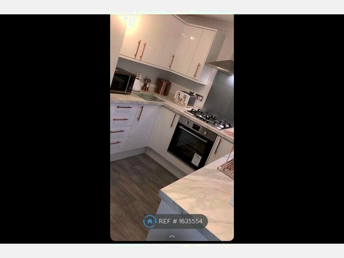 3 Bedroom Semi-Detached House To Rent In Back Lane, Castleford, WF10