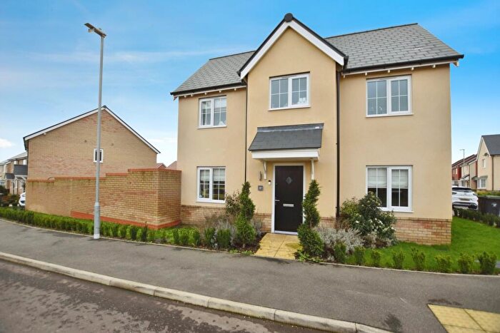 3 Bedroom Link Detached House For Sale In Pincey Brook Drive, Dunmow, Essex, CM6