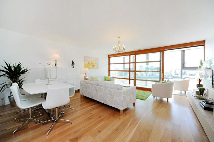 2 Bedroom Flat To Rent In Lombard Road, London, SW11