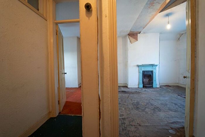 3 Bedroom End Of Terrace House For Sale In Leighswood Road, Aldridge, Walsall, WS9