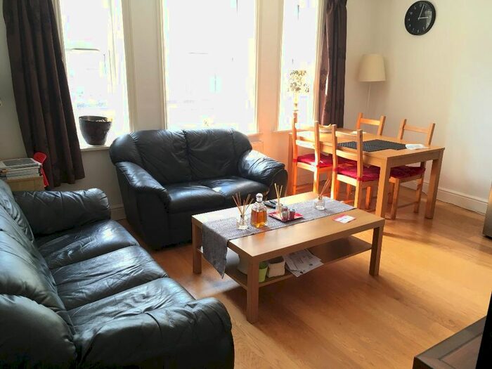 3 Bedroom Flat To Rent In Very Near Bond Street Area, Ealing Broadway, W5