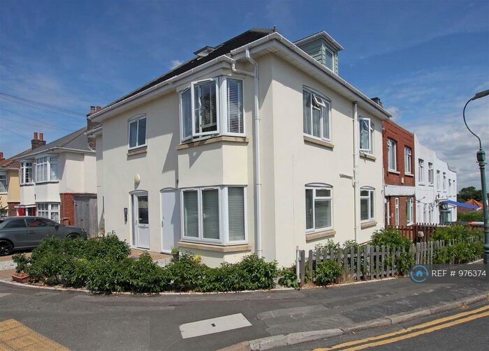 2 Bedroom Flat To Rent In Marie Court, Bournemouth, BH9