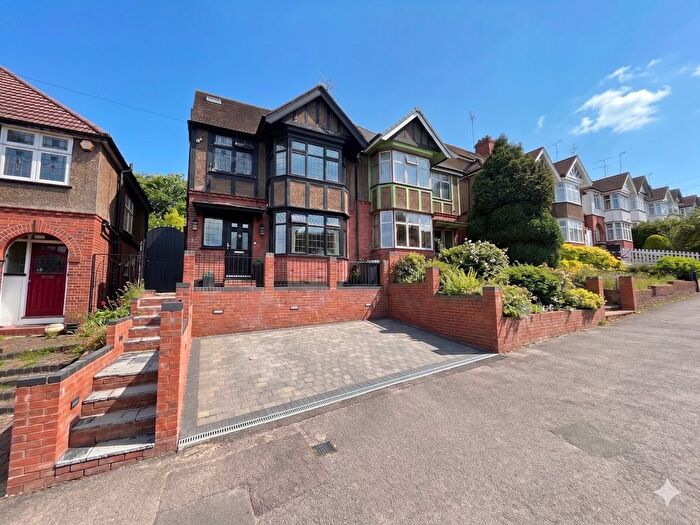 5 Bedroom Semi-Detached House For Sale In Cutenhoe Road, Luton, Bedfordshire, LU1