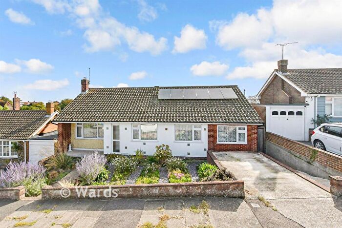 4 Bedroom Detached Bungalow For Sale In Queens Avenue, Broadstairs, Kent, CT10