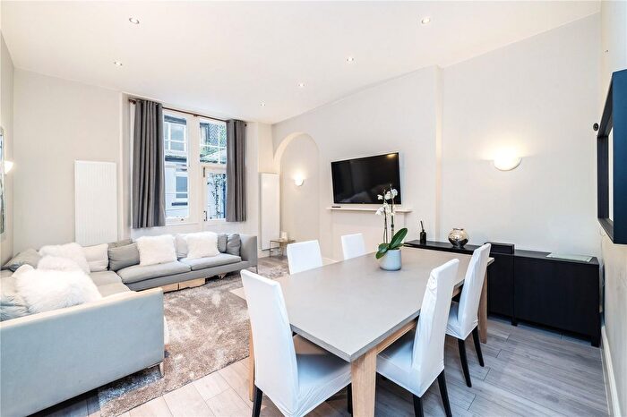 3 Bedroom Flat To Rent In Cadogan Square, London, SW1X