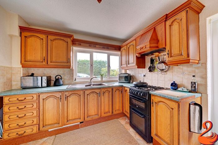4 Bedroom Detached House For Sale In Main Street, Offenham, WR11