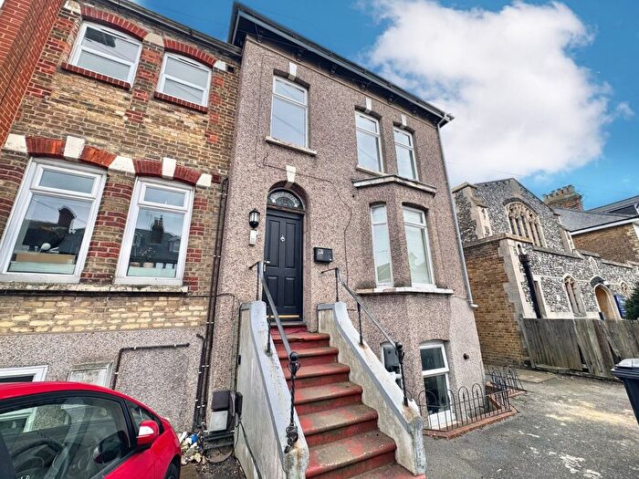 1 Bedroom Flat To Rent In Osborne Road, Broadstairs, Kent, CT10