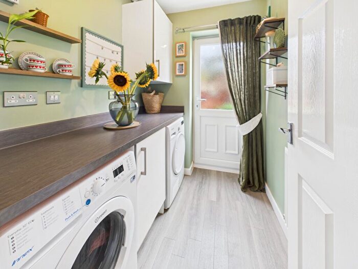 4 Bedroom Detached House For Sale In Marisco Close, Boulton Moor, DE24