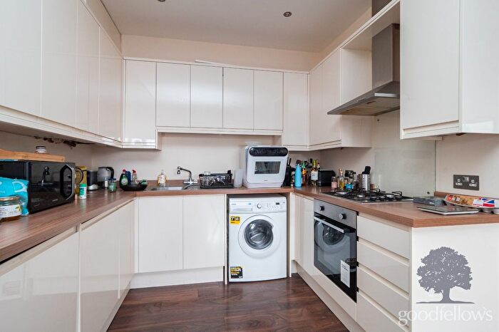 2 Bedroom Flat To Rent In Morden Road, London, SW19