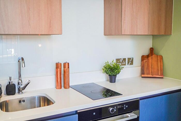 1 Bedroom Flat To Rent In Apartment, Duke Street, Manchester, Greater Manchester, M3