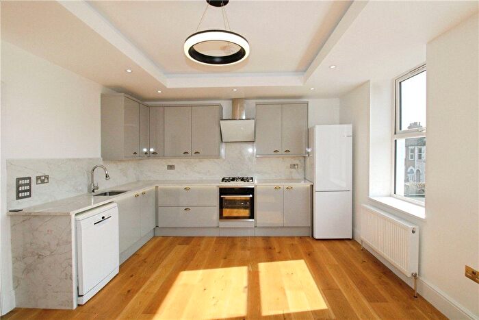 2 Bedroom Flat To Rent In Garratt Lane, London, SW18