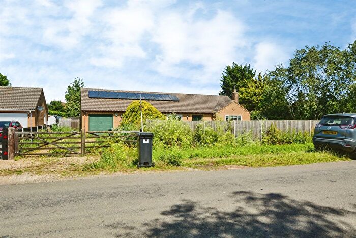 4 Bedroom Detached Bungalow For Sale In Fen Road, Keal Cotes, Spilsby, PE23