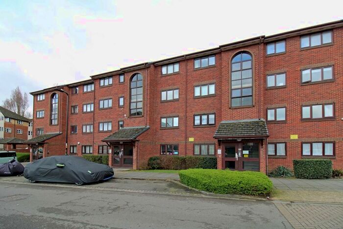 1 Bedroom Flat To Rent In Cotton Avenue, London, W3