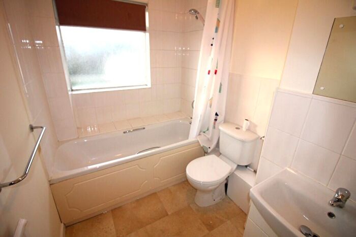 3 Bedroom Flat To Rent In St. Johns Road, Eastbourne, East Sussex, BN20