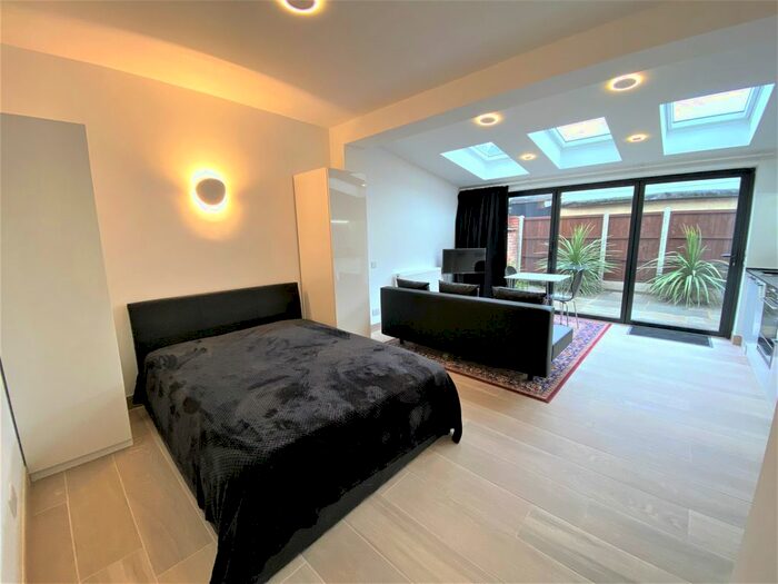 Studio To Rent In Acton Lane, Chiswick, London W4