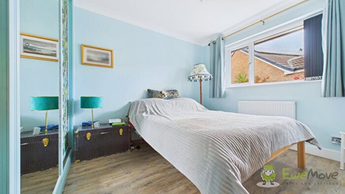 2 Bedroom Detached Bungalow For Sale In Woburn Close, Doncaster, DN4