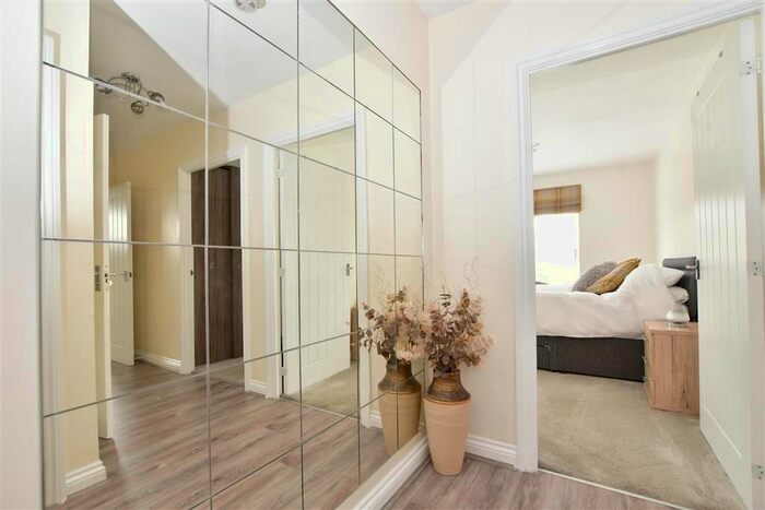2 Bedroom Flat For Sale In Charlotte Way, Leybourne, West Malling, Kent, ME19