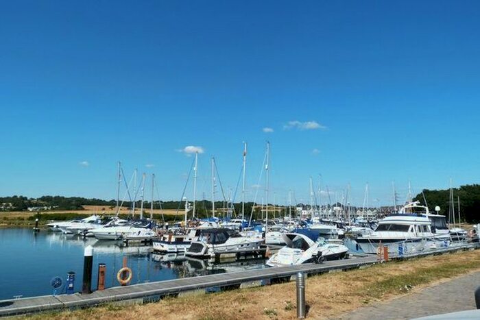 2 Bedroom Flat To Rent In Medina Breeze Walk, Binfield, Newport, PO30